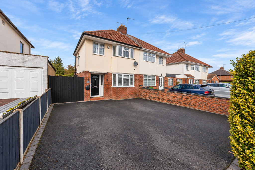 3-bed semi-detached on Green Lane, Wolverhampton, WV6, £260,000