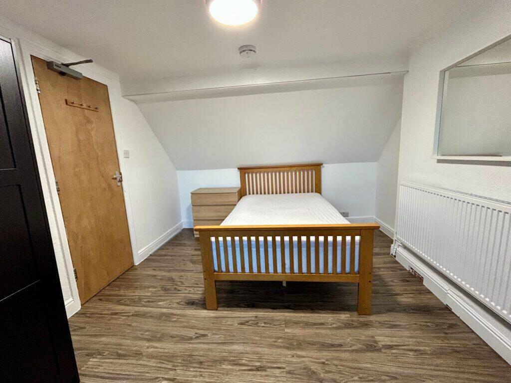 6 bedroom property for rent