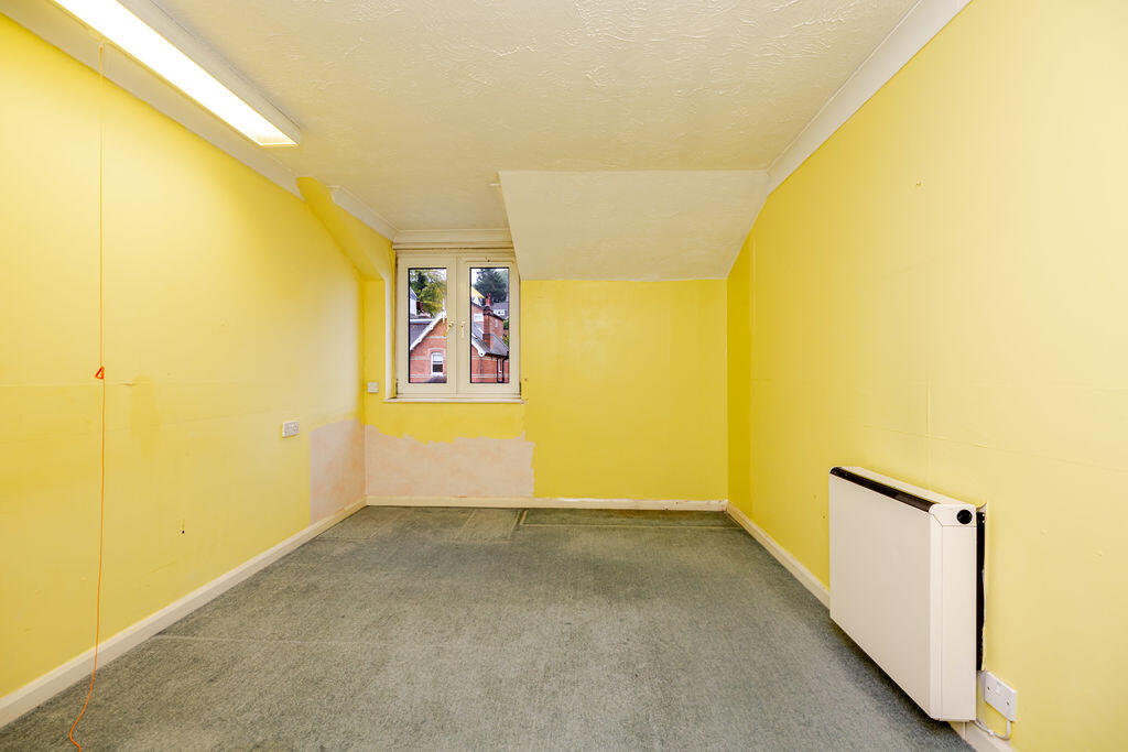 Apartment in Croydon - More