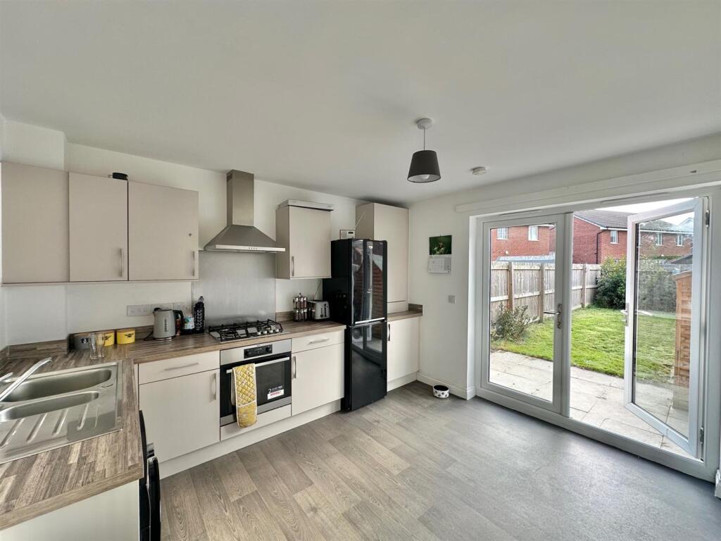 Brogden Drive, Willaston, Cheshire photo 2
