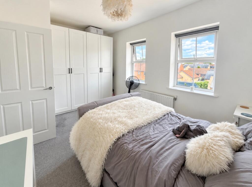 Apartment in Southend-on-Sea - More