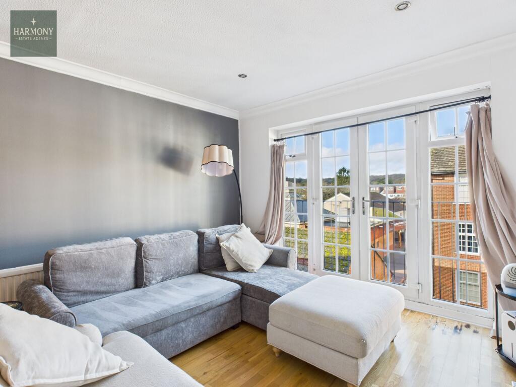 Main image of property: High Road, Loughton, IG10