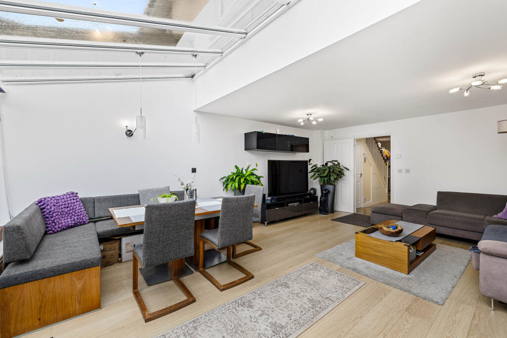 House in Haywards Heath, Lucastes - View 4