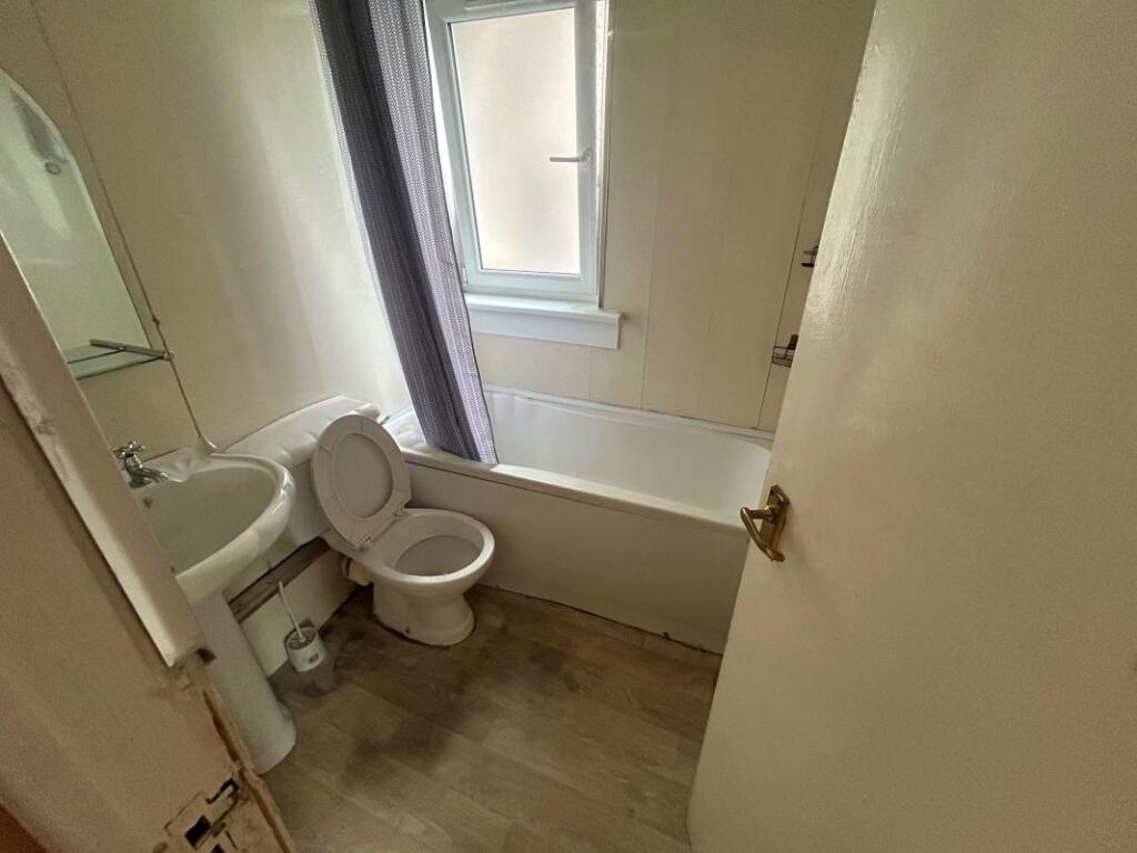Apartment in Cumbernauld, North Lanarkshire - View 4