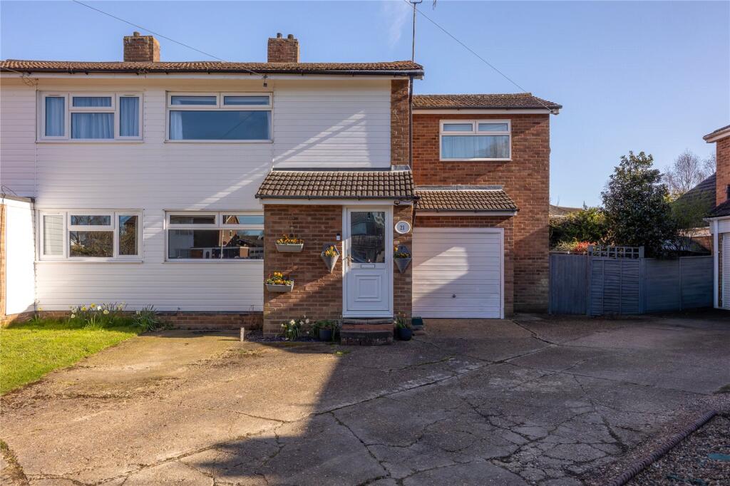 Main image of property: Lakefield Avenue, Toddington, Bedfordshire, LU5