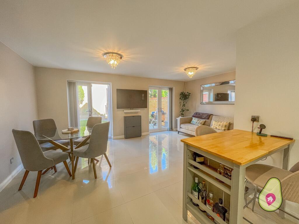House in Bracknell - More