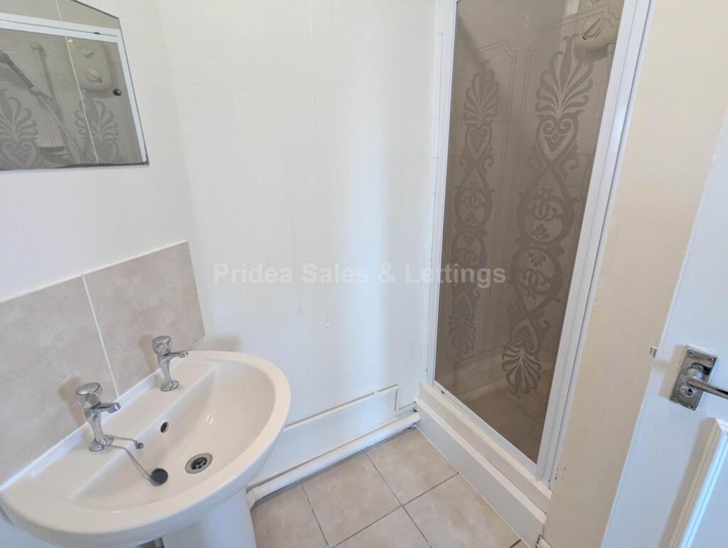Apartment in Northampton, West Northamptonshire - View 4