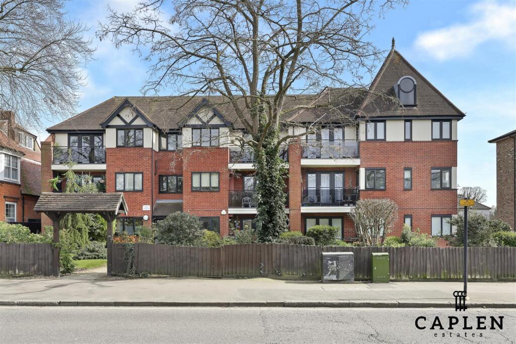 Main image of property: 700 High Road, Buckhurst Hill