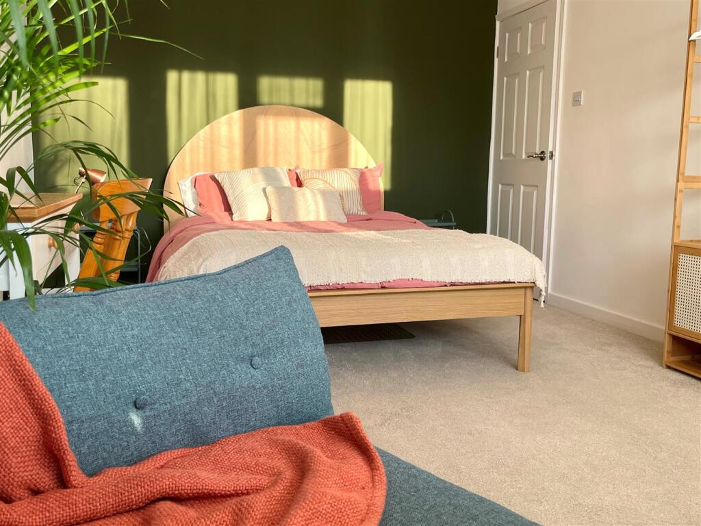 Apartment in Gloucester - View 2
