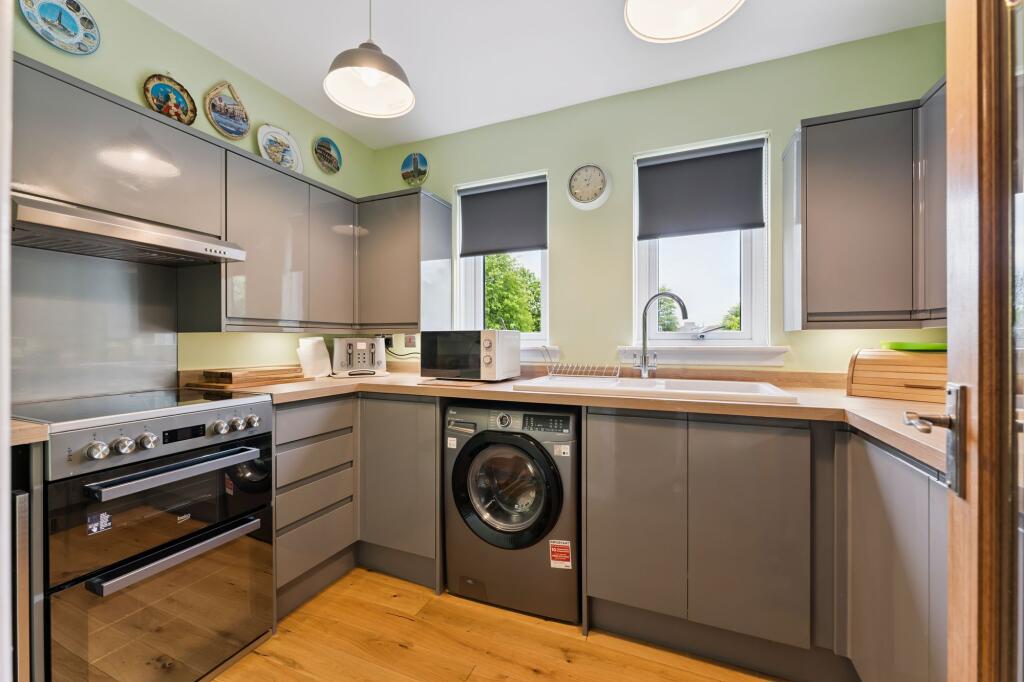 Apartment in Glasgow, Yoker - View 5