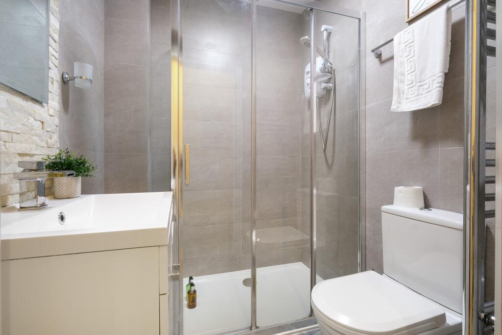Apartment in Slough - More