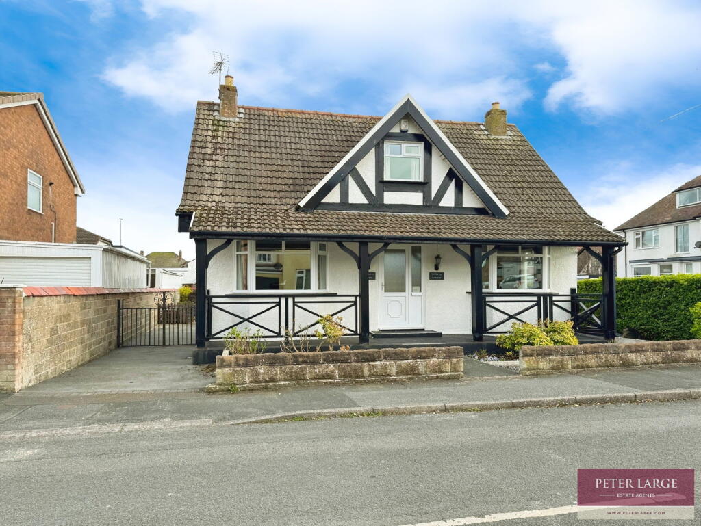 3-bed detached on Bryn Avenue, Kinmel Bay, LL18 5BH, £225,000