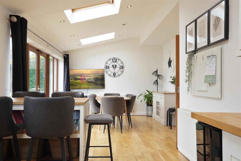 Alsop House, 7 Beaumont Street, Emley, HD8 9RJ photo 3