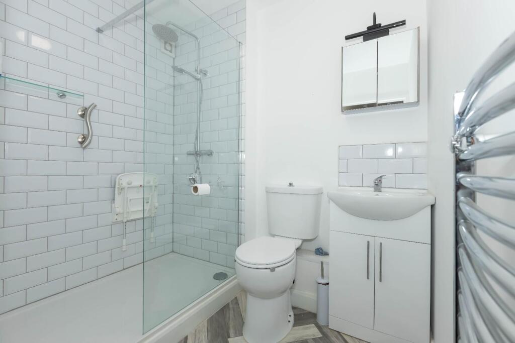 Apartment in Hove, Brunswick - View 5
