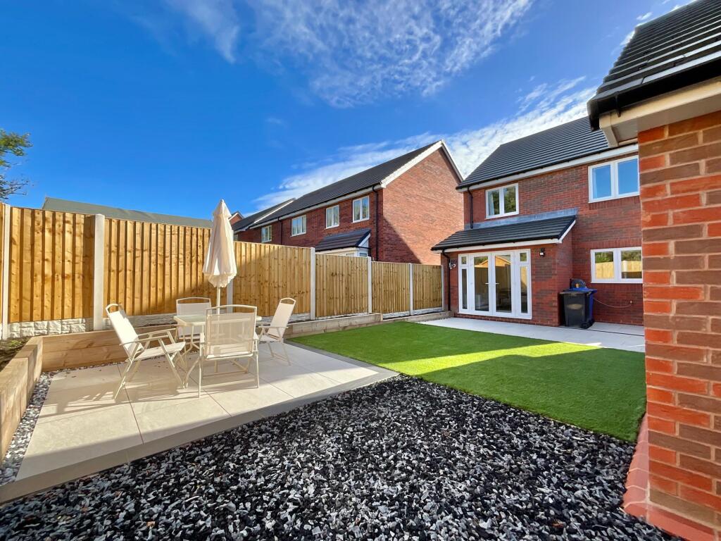 House in Stoke-on-Trent - View 4