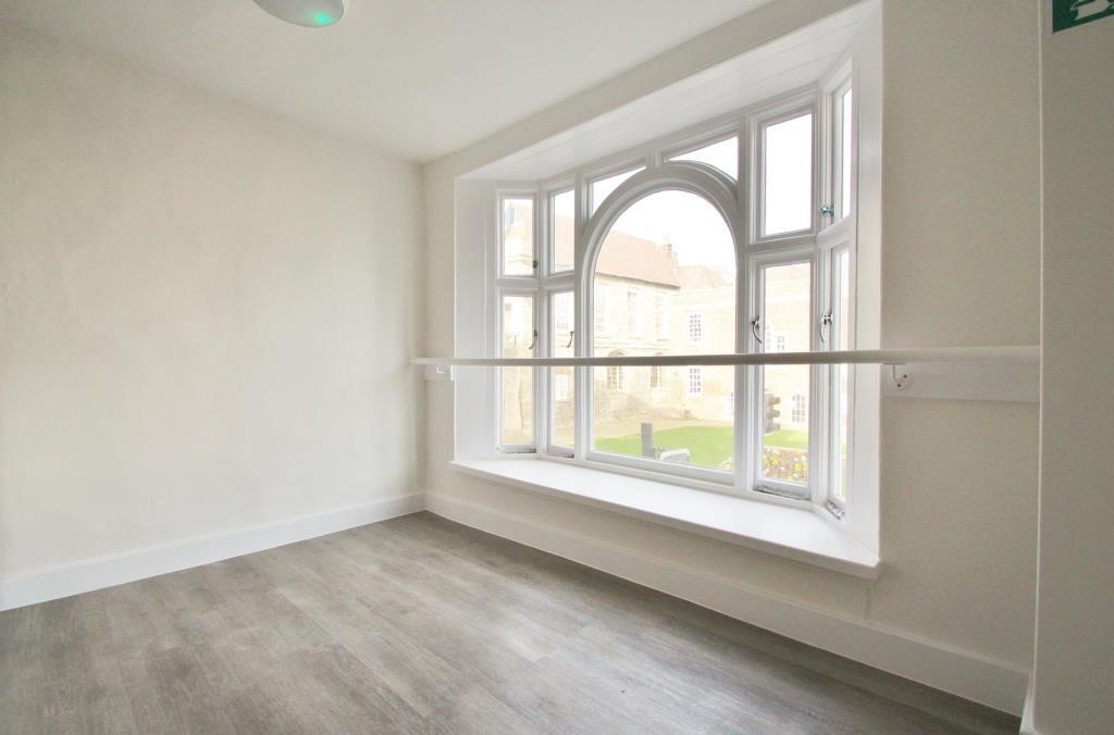 Apartment in Vale of White Horse, Caldecott, Abingdon on Thames - More