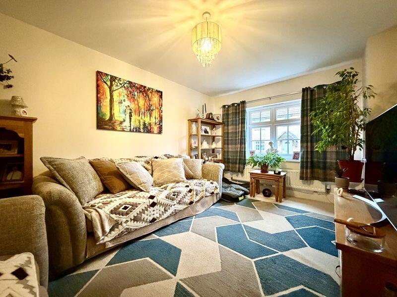 Beacon Drive, Calne photo 3