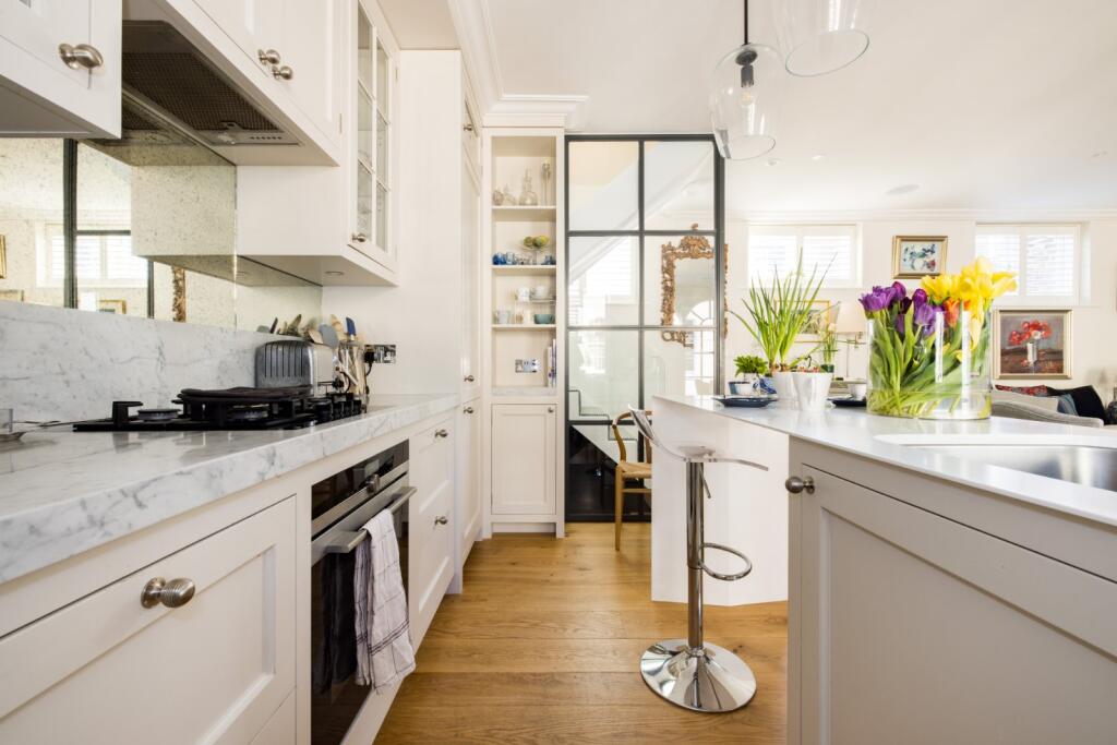 3 bedroom mews property for rent