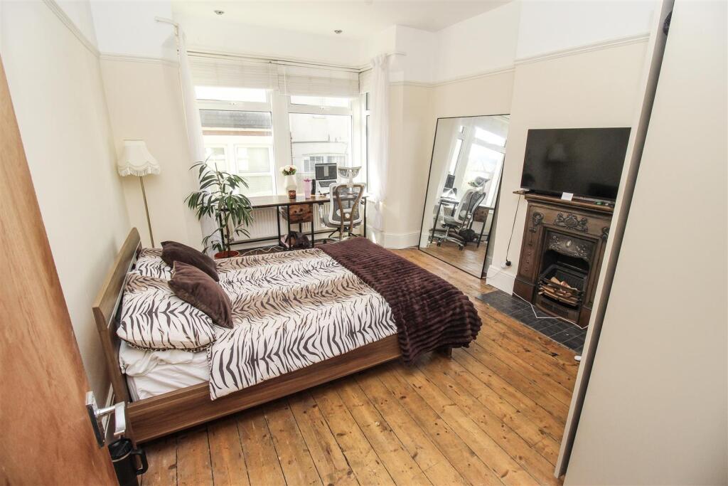 Apartment in Southend-on-Sea - View 4