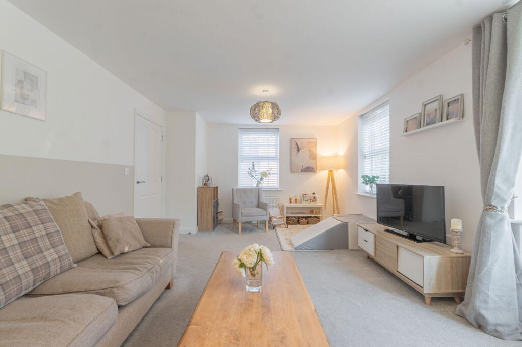 Additional image 10 of Edgefield Close, Redditch, B98 7WB