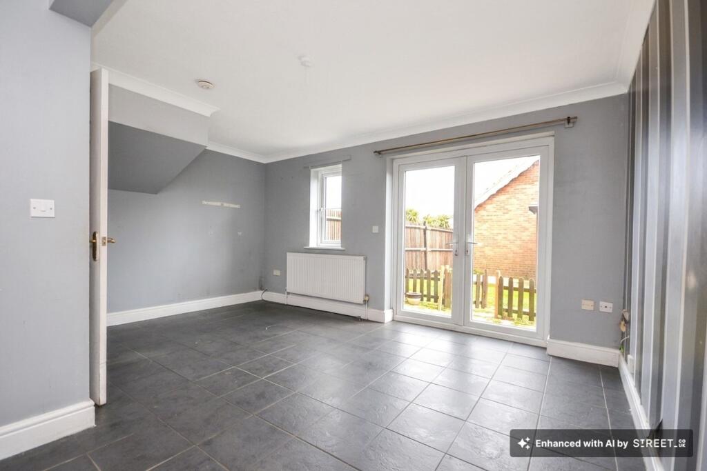 Oakham Drive, Lydd, TN29 photo 2