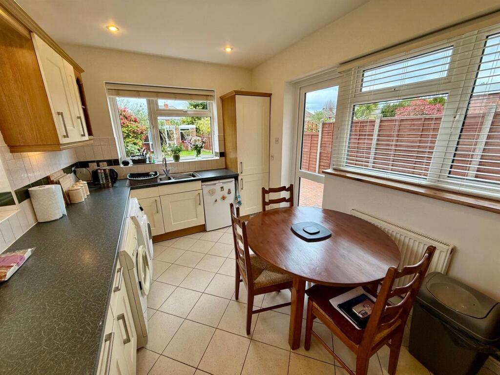House in Solihull, Haslucks Green - View 4
