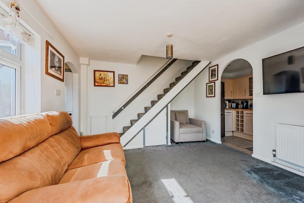 House in Crawley, Bewbush - View 3