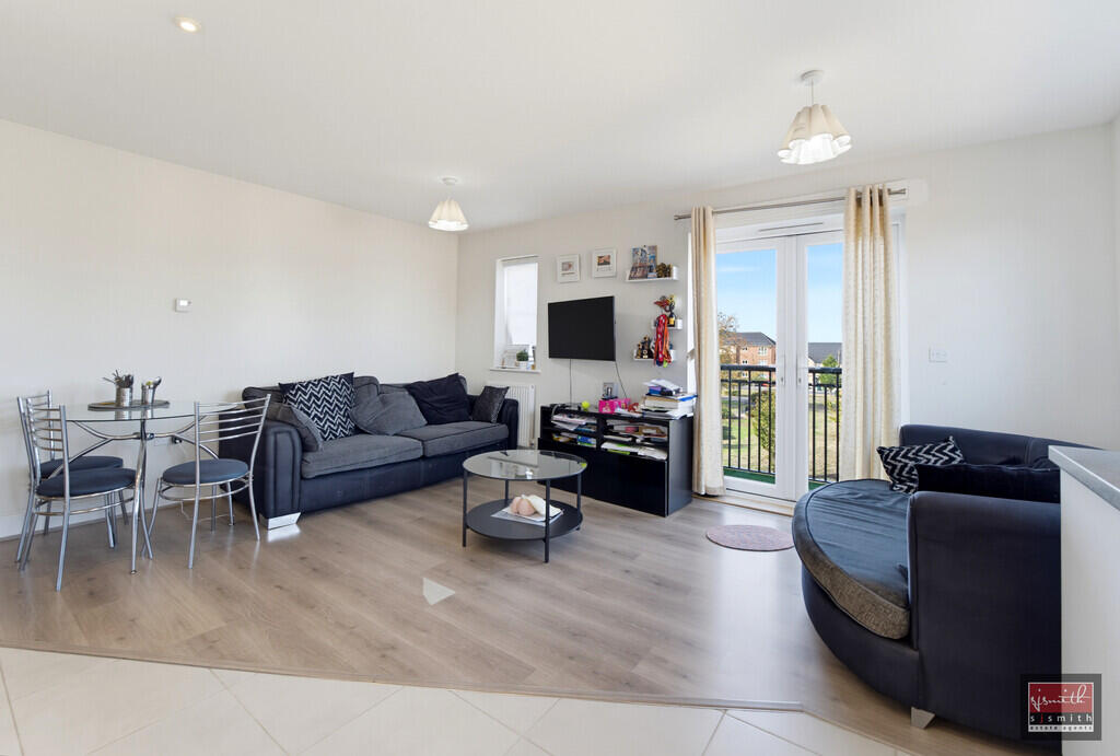 Laburnum Way, Staines-upon-Thames, Stanwell TW19 photo 3