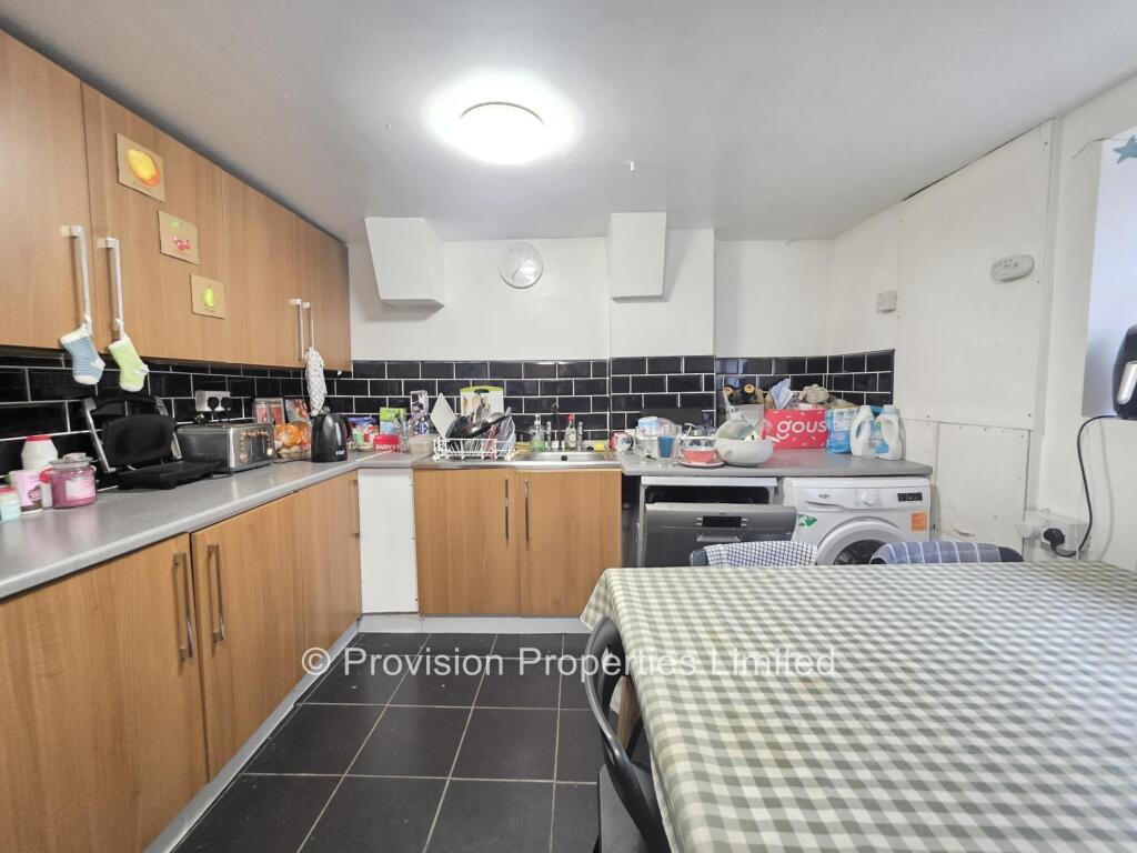 House in Leeds, West Yorkshire - View 4
