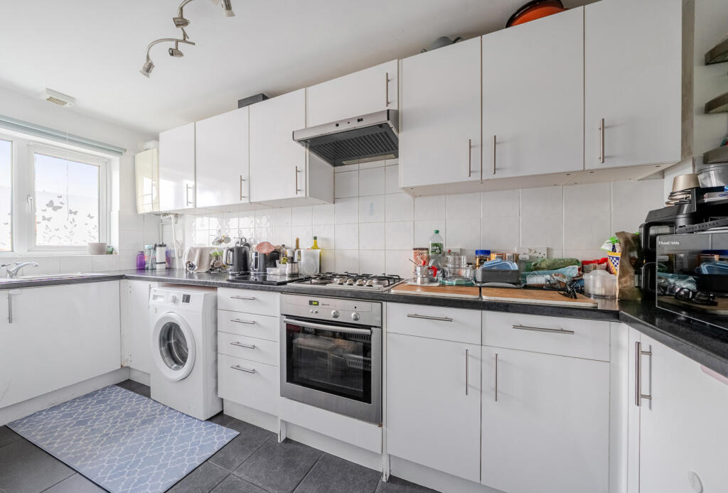 House in Croydon - View 3