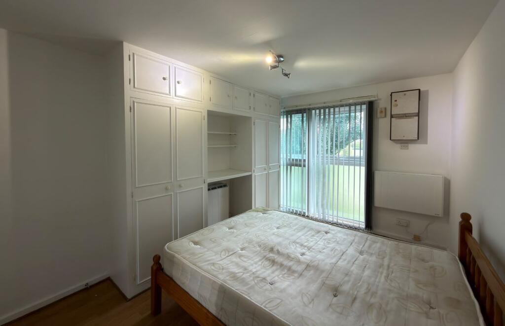 Apartment in London, Heston - View 4