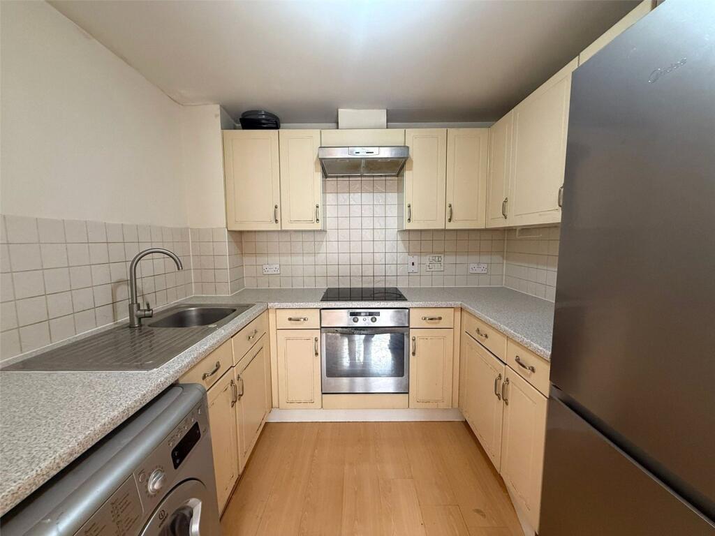 Apartment in Slough - View 4