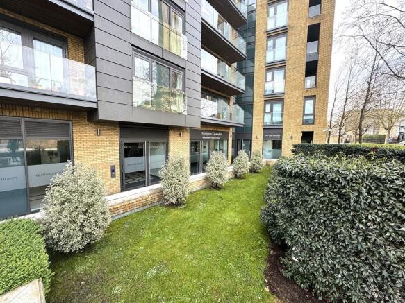 Kew Bridge Unit 2 Brentford 8.jpg
