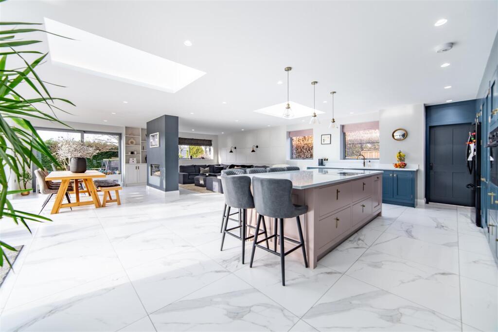 96 Runnymede Road photo 3