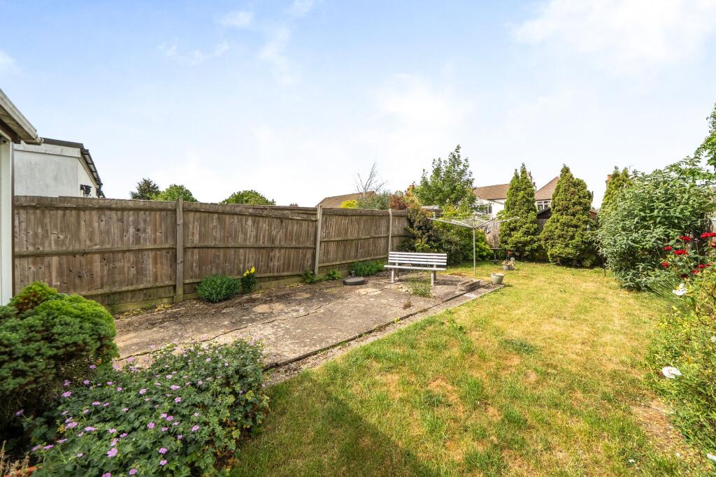 Spencer Road, Caterham, CR3 photo 4