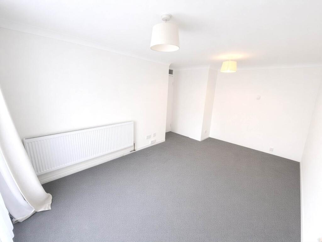 Apartment in Watford - View 3