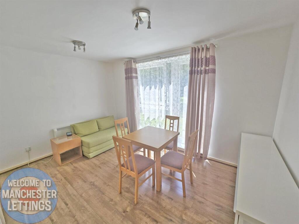 Apartment in Manchester, Whalley Range - View 3