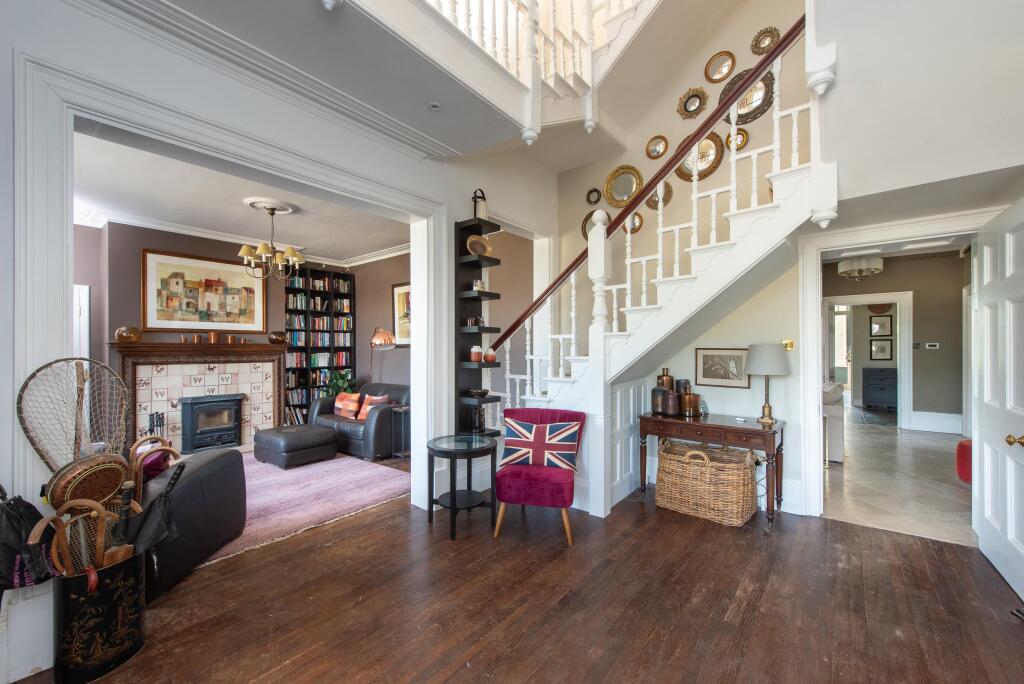 House in Worcester - View 4