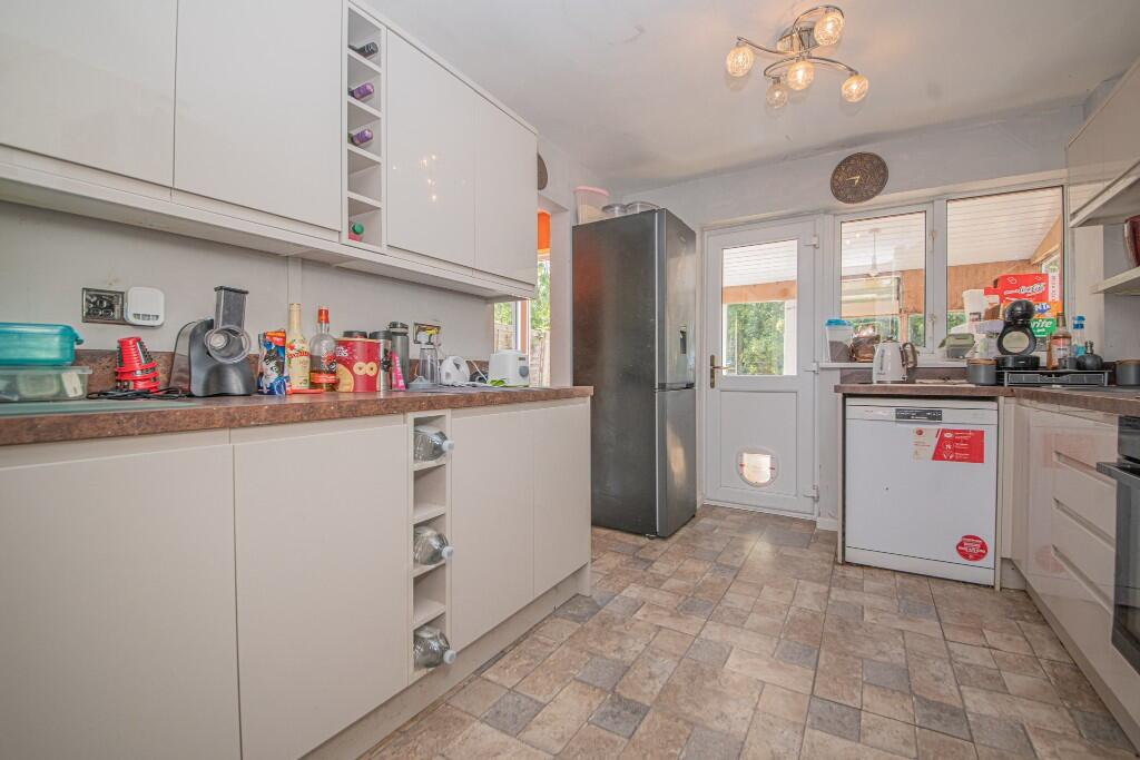Latham Road, Fair Oak, Eastleigh, SO50 photo 4