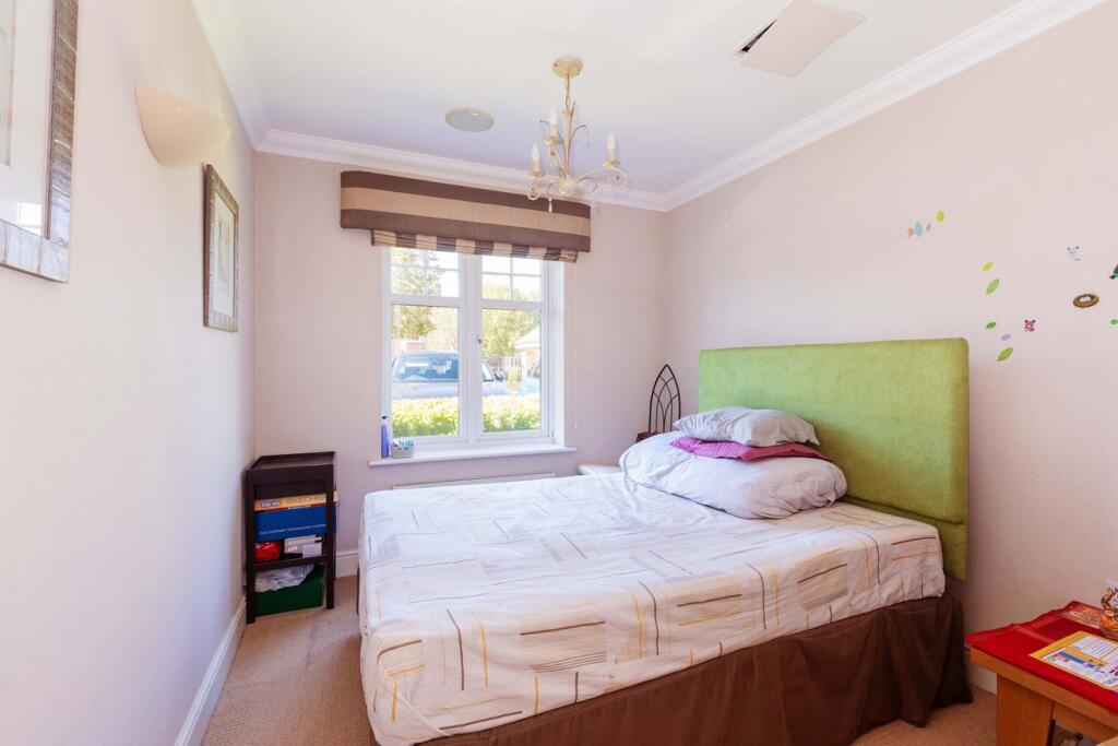 Apartment in Slough - View 5