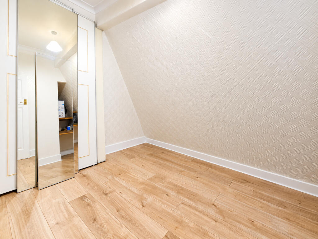 Apartment in Twickenham - View 5