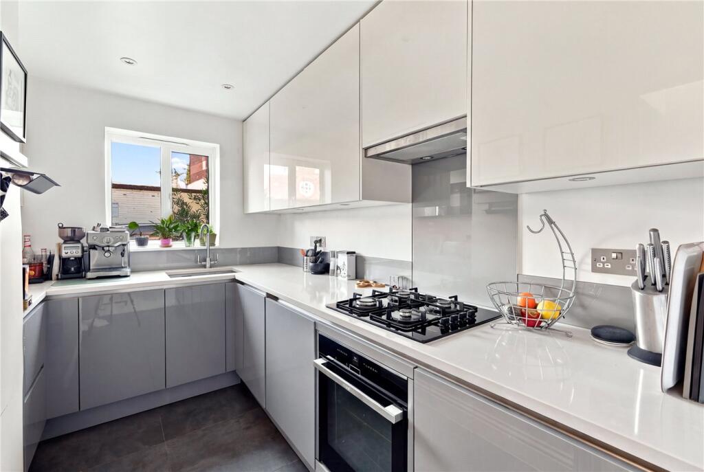 House in London - View 3