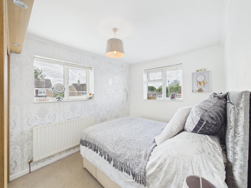 48, Hawkwood Crescent, Worcester, Worcestershire, WR2 photo 4