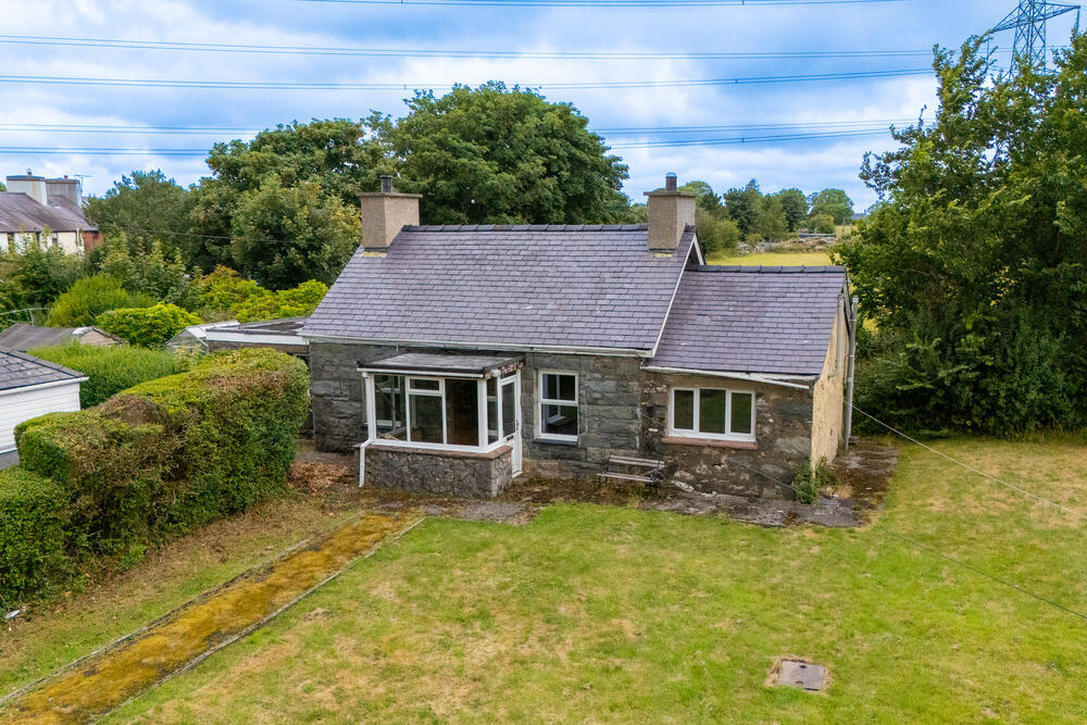 Main image of property: Tyn Y Gerddi, Penisarwaun, Caernarfon, Gwynedd LL55 3PW
