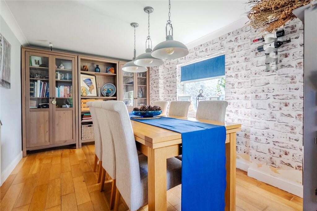 House in Dunstable, Central Bedfordshire - View 4