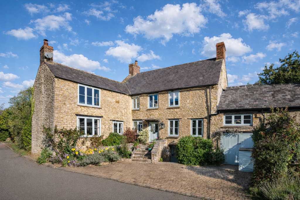 Main image of property: Oak Cottage, Farthinghoe, Northamptonshire, NN13