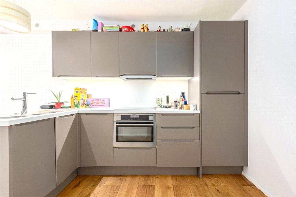 Apartment in London - More