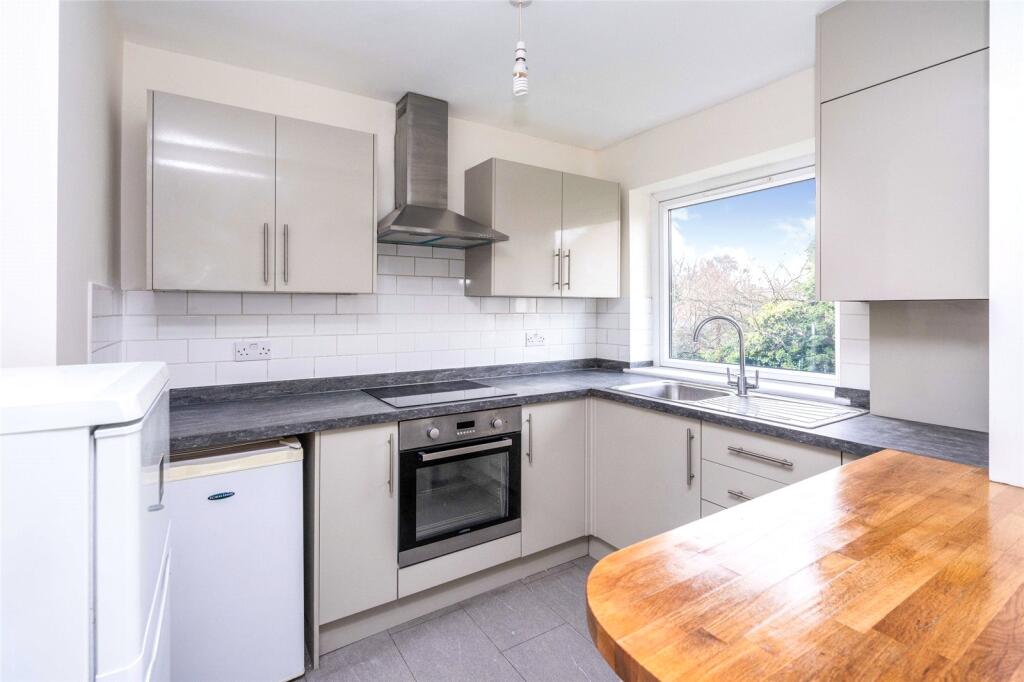 Apartment in Sutton, Benhilton - View 4