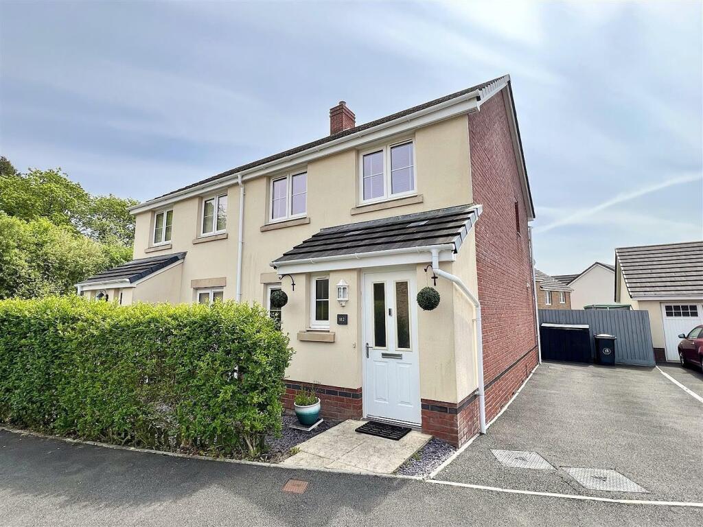 Main image of property: Clos Yr Eryr, Bridgend County Borough, CF35 6HF