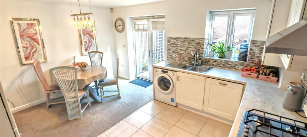 House in Weldon, Priors Hall Park - View 5